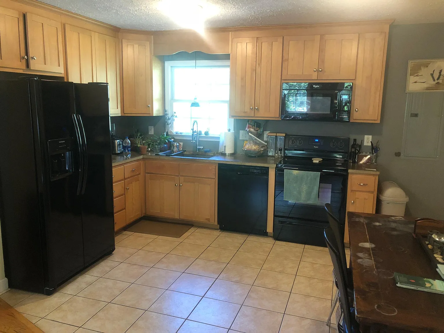 4 bed, 1688 sqft, $2,100 — Photo 2