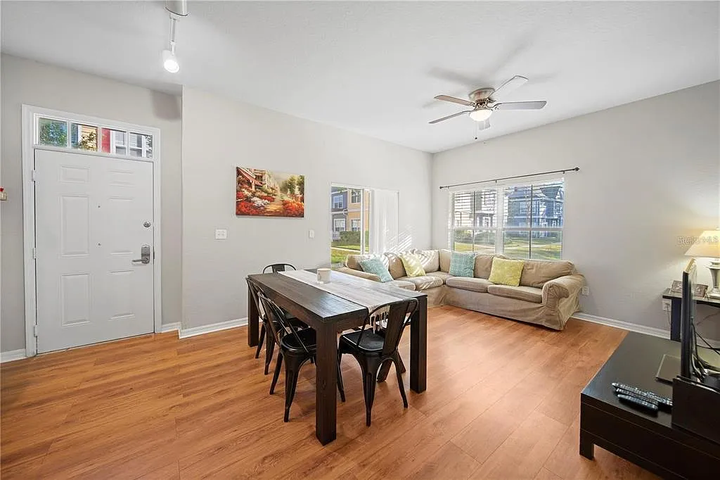 4 bed, 3.0 bath, 1470 sqft, $2,200 — Photo 4