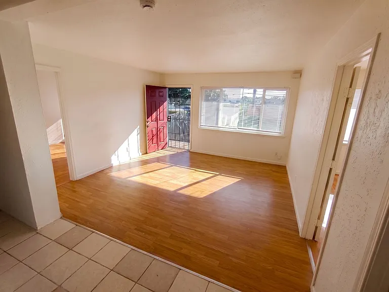 10100 Walnut St — Photo 2