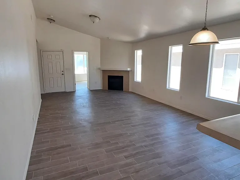 4987 Bosworth Rd — Photo 2