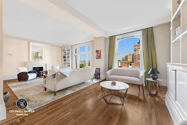 Sold by Coldwell Banker Warburg | media 27