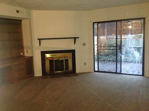 4th image of 3315 G Regents Park Ln