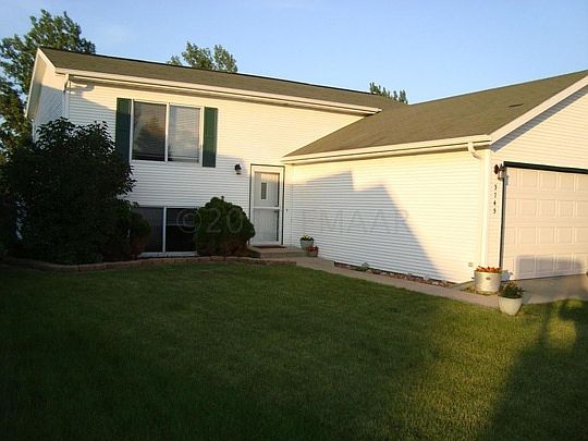 1st image of 3745 Village Green Cir