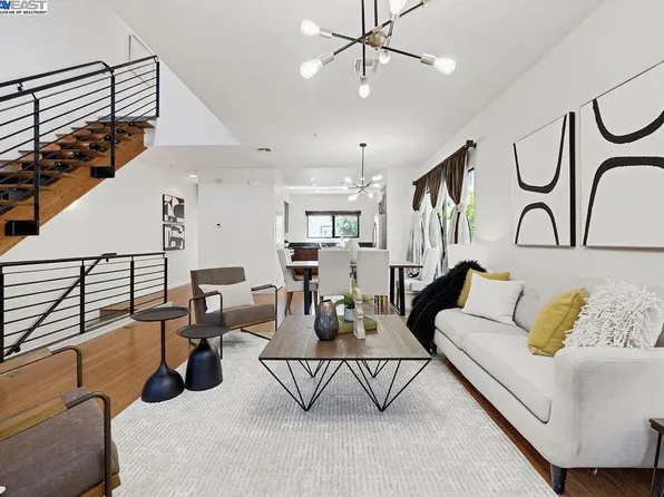 207 Palisade Dr, Oakland, CA 94607