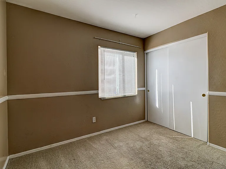 12060 W Dahlia Dr — Photo 5