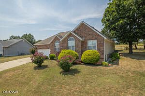 1st image of 416 Ravenwood Circle