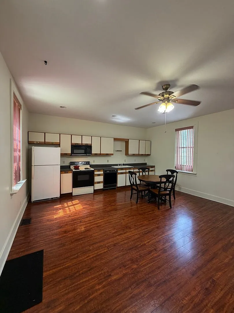 1295 Lake Ave — Photo 3