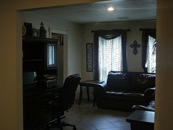 4th image of 4925 Archway Dr