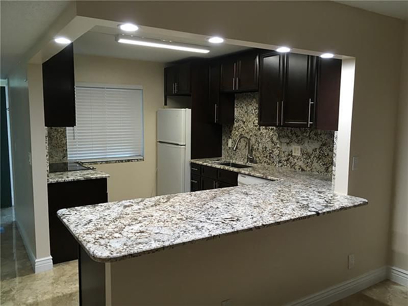 1st image of 201 Lakeview Dr APT 101