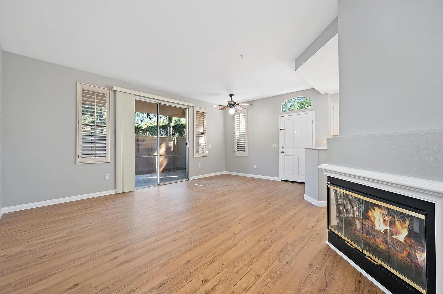 2 bed, 1000 sqft, $3,400 — Photo 1