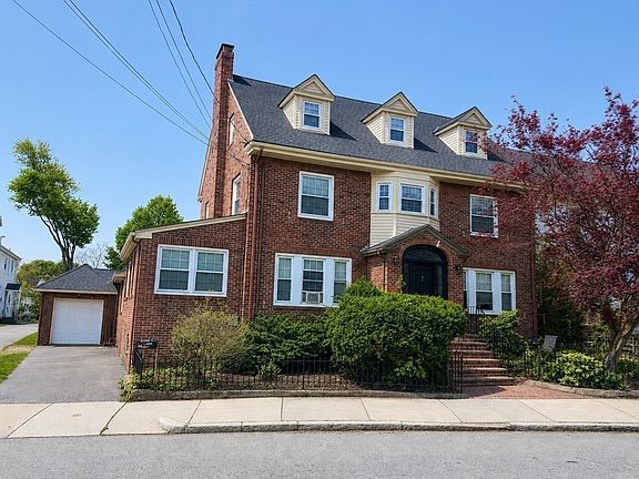 2nd image of 18 Pierce St