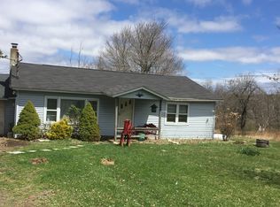 2296 Lakeside Dr, Tobyhanna, PA 18466
