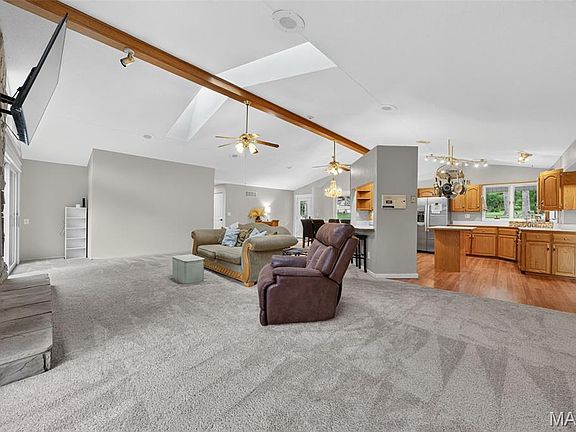5th image of 3215 Wild Horse Dr