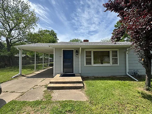 504 N Maple St Photo 1
