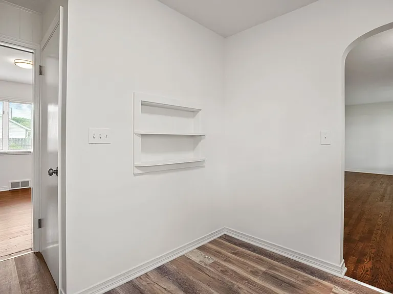 1000 Glenmore Ave — Photo 11