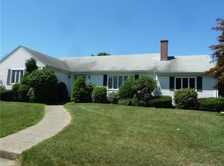 897 Ocean Ave, New London, CT 06320