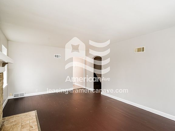 46485_003_living_room_3.jpg