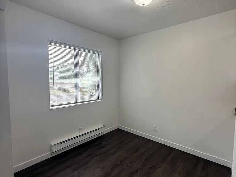 630 Franklin Ave — Photo 5