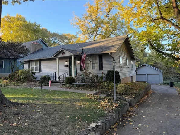 800 E Manor Rd, Independence, MO 64055