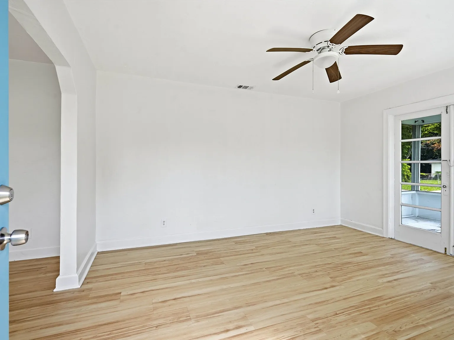 2 bed, 900 sqft, $1,600 — Photo 3