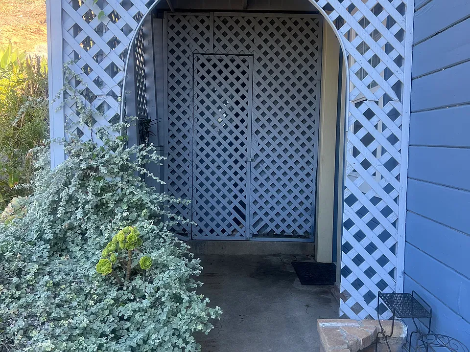 411 Poli St #3