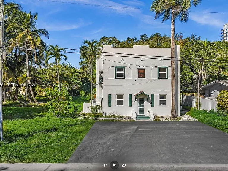 709 SW 4th Ct #7 — Photo 8