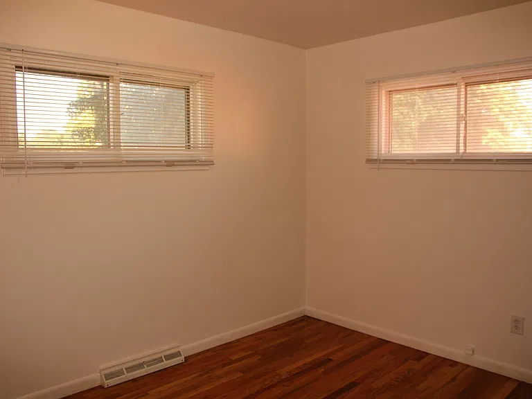 559 W Pine St — Photo 9