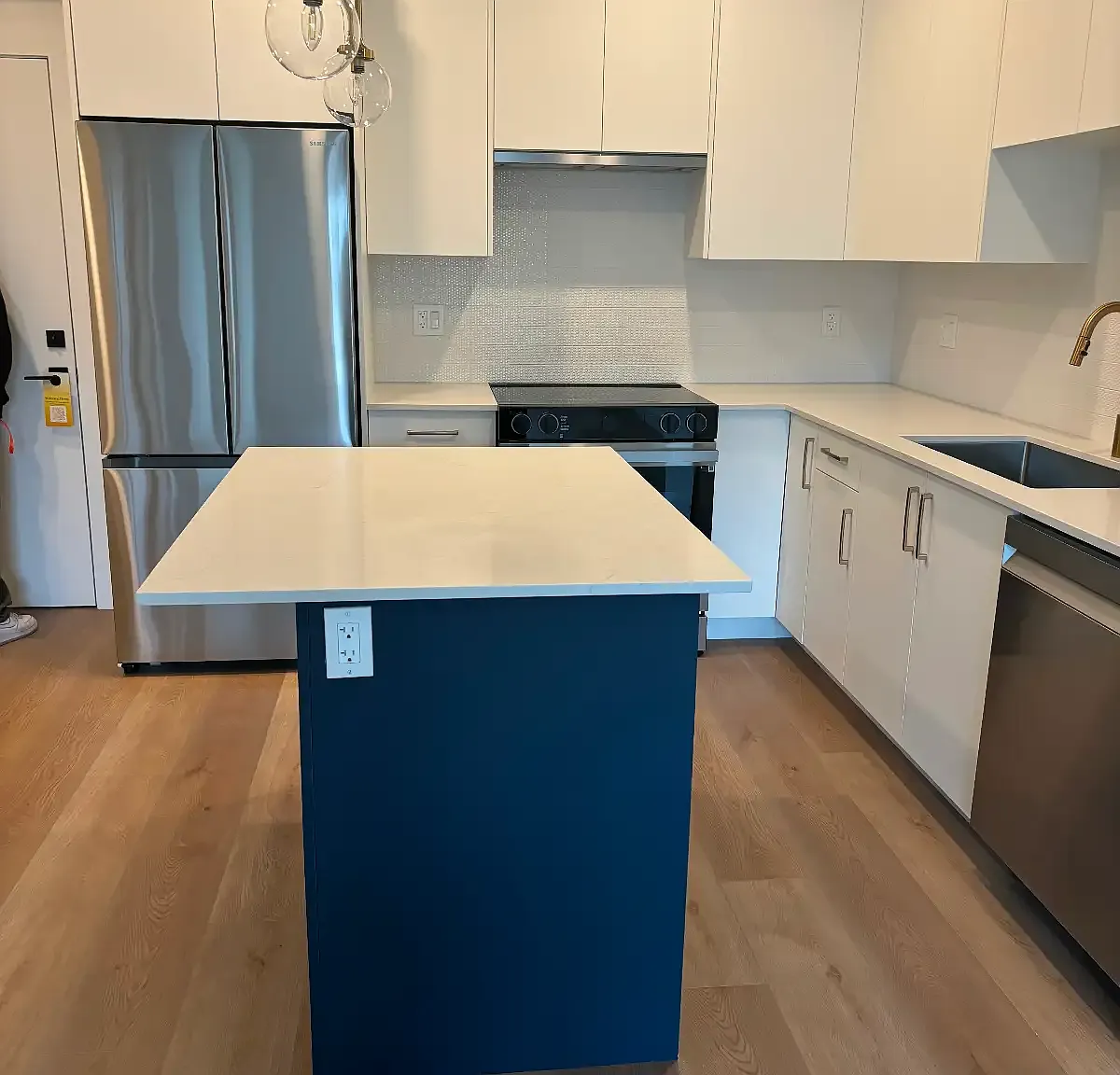 2 bed, 900 sqft, $2,550 — Photo 1