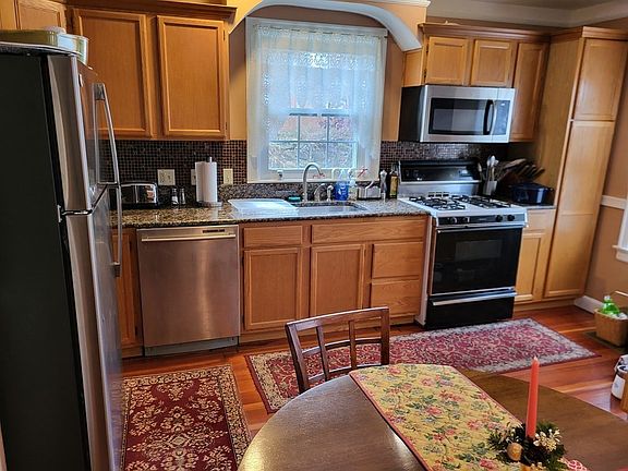 3rd image of 15 Warren St