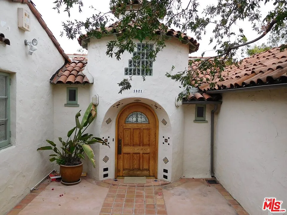 3 bed, 3.0 bath, 2356 sqft, $6,750 — Photo 4
