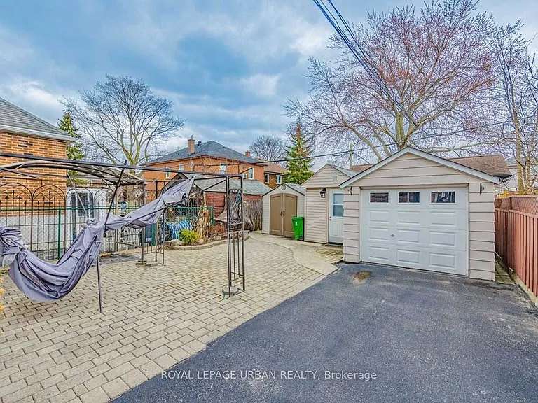 377 Mortimer Ave #BASEMENT — Photo 20