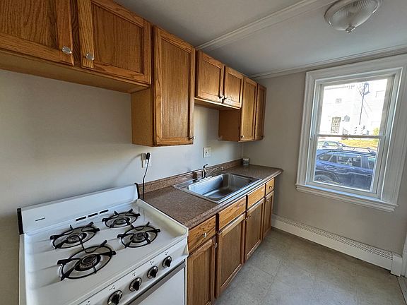3rd image of 104 Emerson St APT 1R