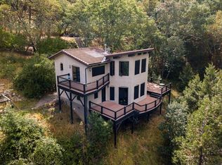 1111 Strawberry Ln, Ashland, OR 97520