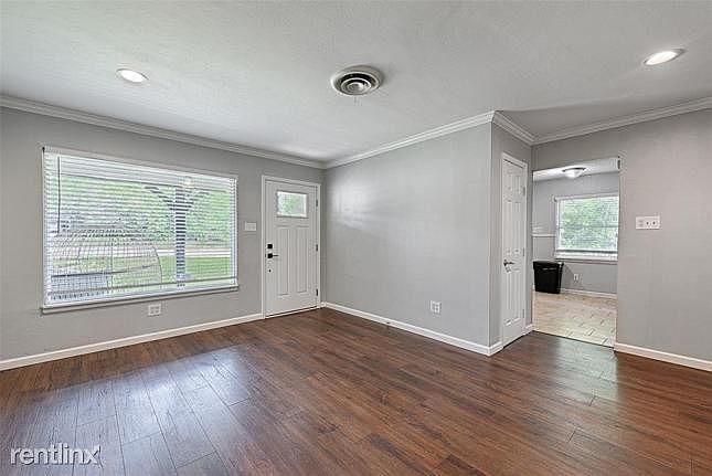 1st image of 5309R Lovell Ave