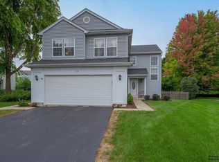 17 Ivy Ct, South Elgin, IL 60177