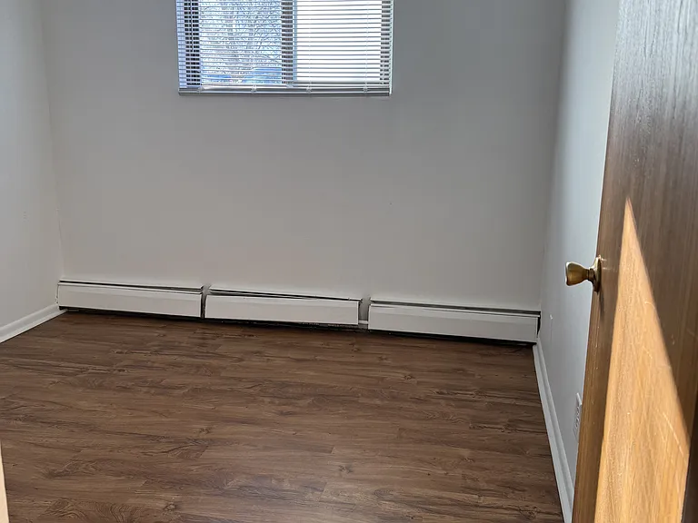 310 NW Chapel Dr #1 — Photo 5