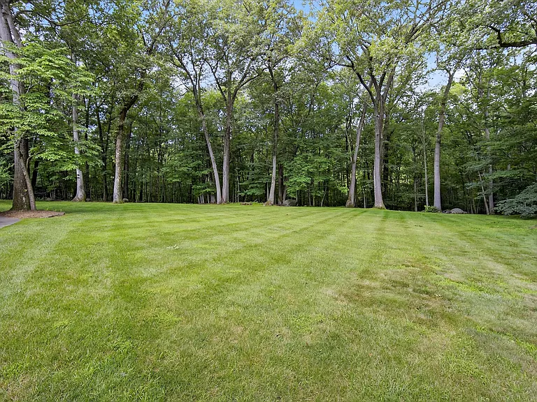 92 Brook Hollow Dr — Photo 45