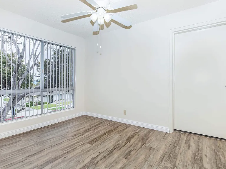 Emerald West Apartments — Photo 22