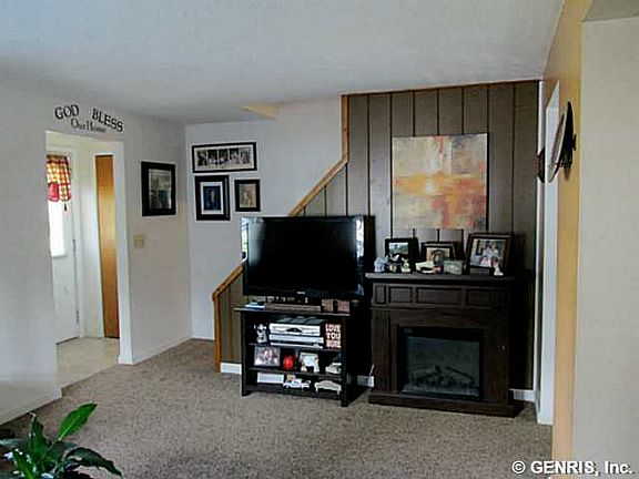 3rd image of 17 College Dr