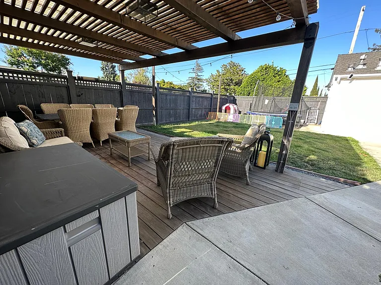 501 Bradley Ave — Photo 29