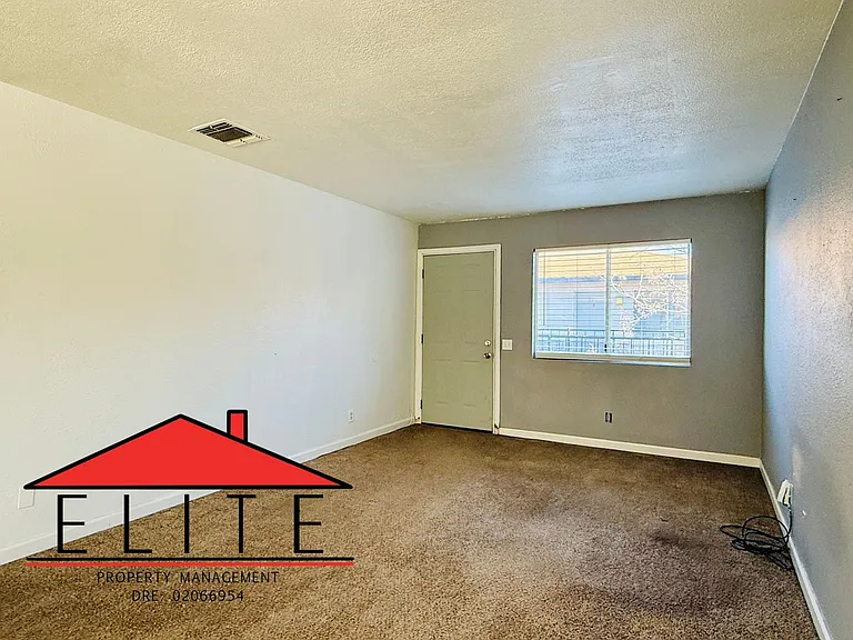 525 E Ridgecrest Blvd — Photo 14