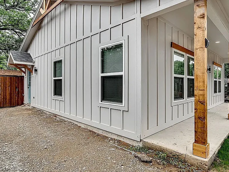 91 Live Oak St — Photo 2