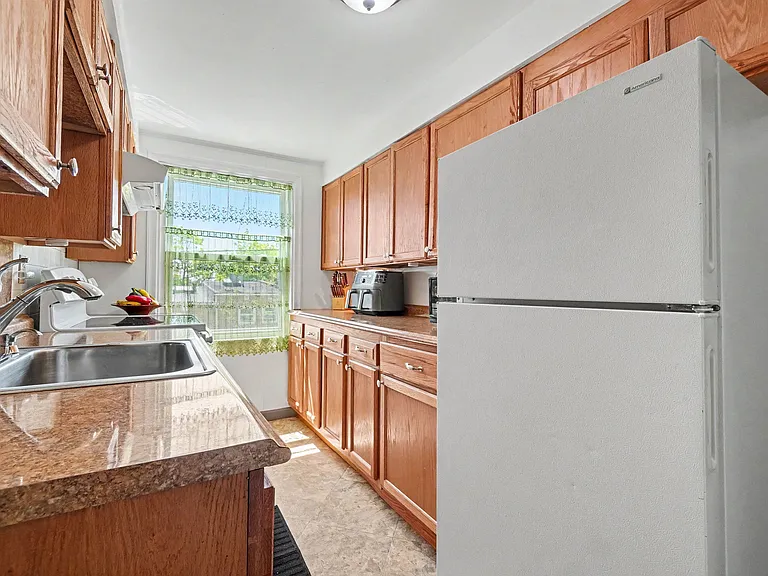 2461 Adrian St — Photo 9