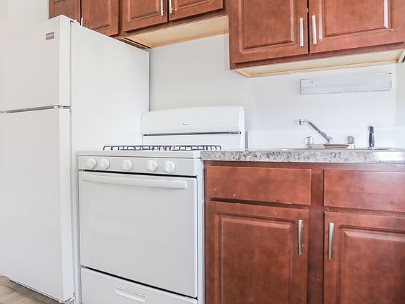 2nd image of 6719 N Hermitage Ave APT 4A