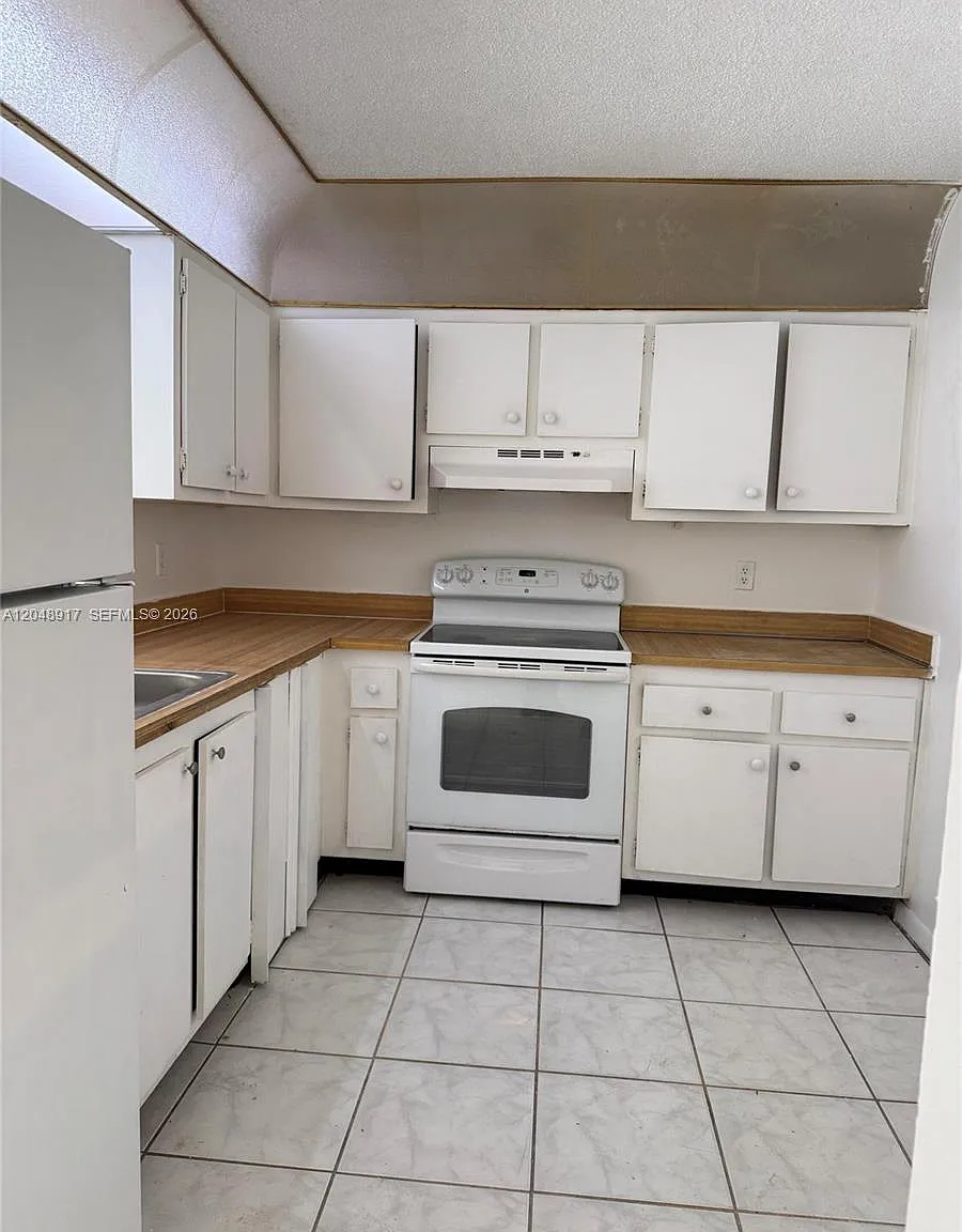 Somerset Lakes Condo — Photo 3
