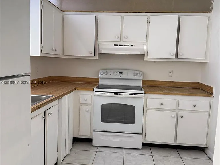 2830 Somerset Dr #402N — Photo 3