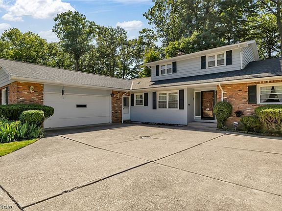 3rd image of 24705 Dundee Dr