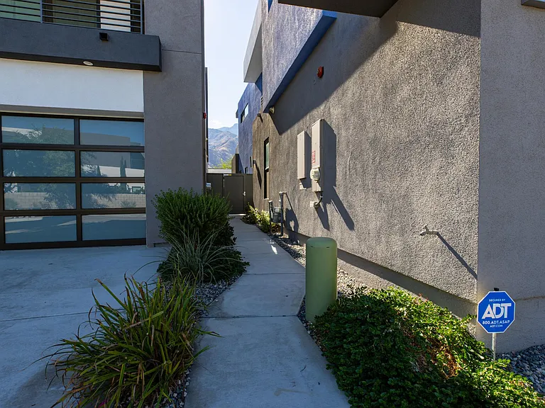 2707 Majestic Way — Photo 43