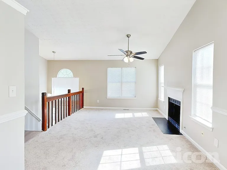 1330 Ling Dr — Photo 2