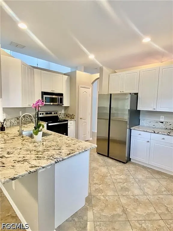 3 bed, 2.5 bath, 1847 sqft, $2,600 — Photo 3